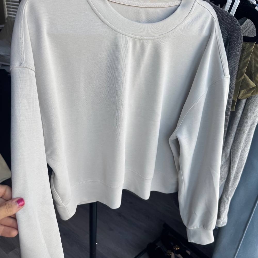 Lululemon Perfectly Oversized Cropped Crew Softstreme Color : Bone Size : 6